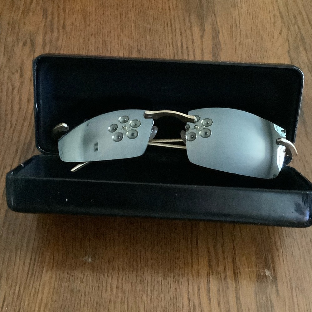 Stylish Black and Gold Women's Sunglasses